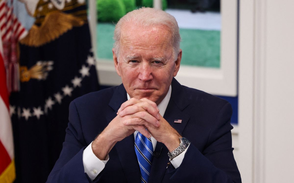 Aumento en contagios de Covid-19 podría saturar hospitales en EU: Biden
