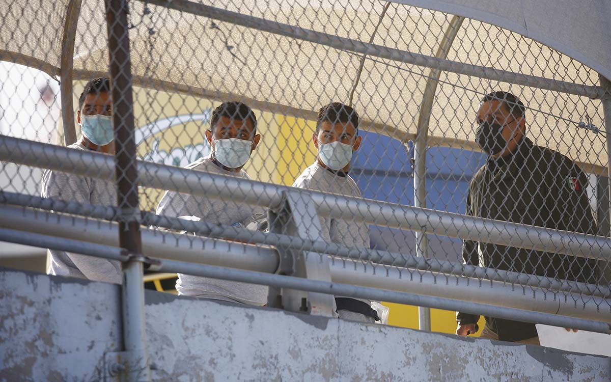 Biden pide a la Corte Suprema de EU decidir sobre el programa 'Quédate en México'