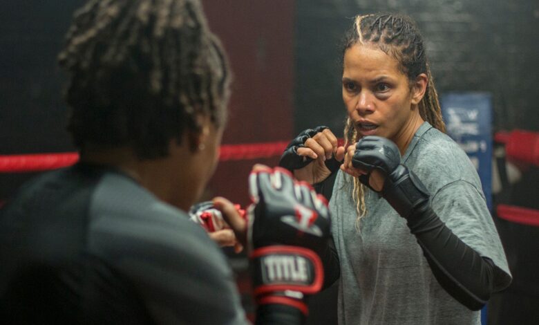 Bruised Review: Halle Berry ofrece un debut directo enérgico, conmovedor y sólido