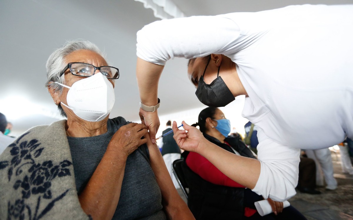 CDMX comienza aplicación de tercera dosis de vacuna Covid este martes