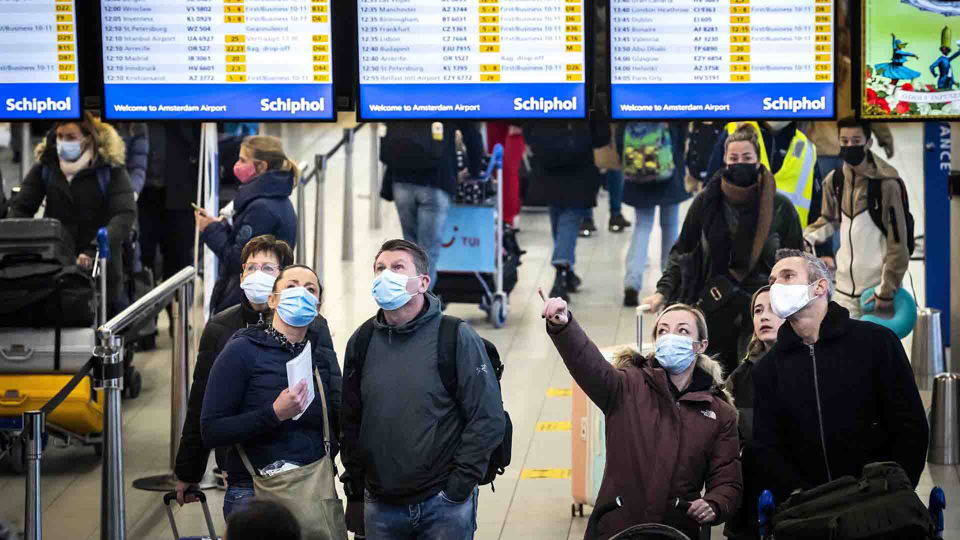 Caos en Navidad: cancelan casi 6,000 vuelos en todo el mundo por la variante Ómicron