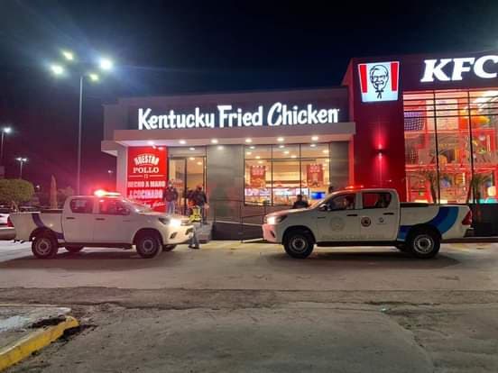 Clausuran “Kentucky” de San Juan del Río, cierran fuente de empleo, ¿protección civil iniciará a pedir “moches”?