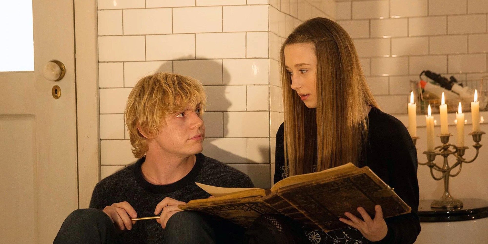 Cómo AHS: Apocalypse arregló el romance de Tate y Violet (y lo rompió de nuevo)