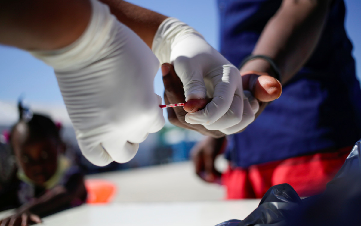 Covid-19 cobró un precio en la lucha contra el VIH, dice jefa de ONUSIDA