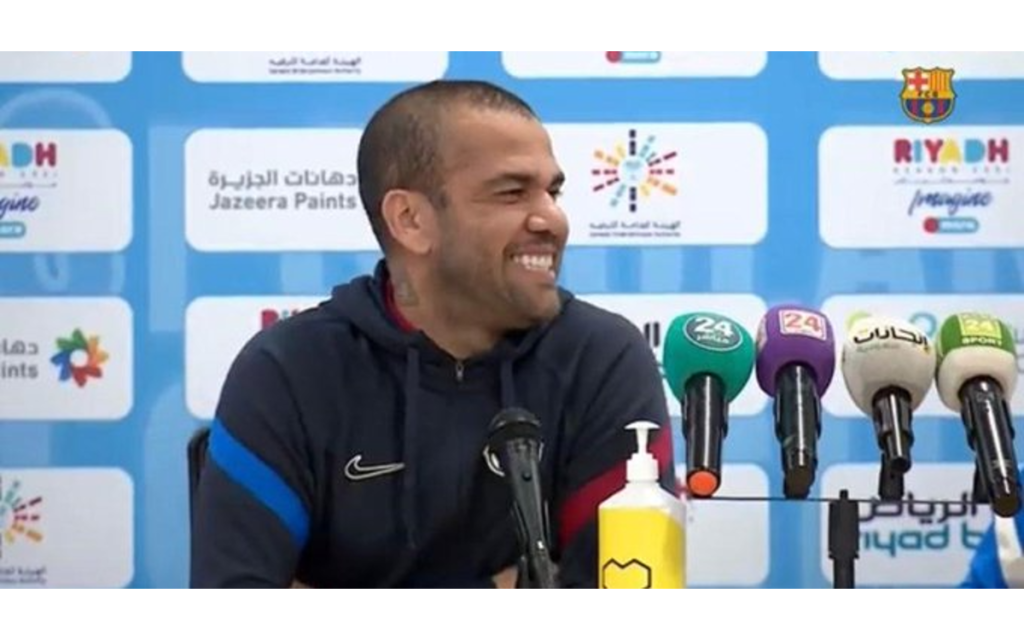 Dani Alves es un auténtica estrella con luz...¡o sin ella! | Video