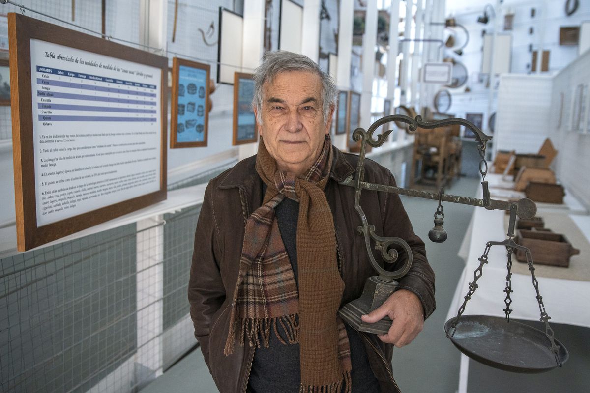 De la pulgada a la fanega, el kilo o el azumbre: el hombre que lo mide todo en España
