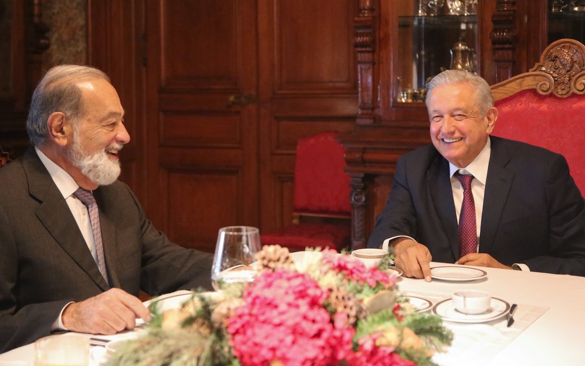 Desayuna AMLO con Slim | Tuit