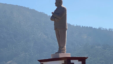 Develan estatua de AMLO ¡en Atlacomulco!