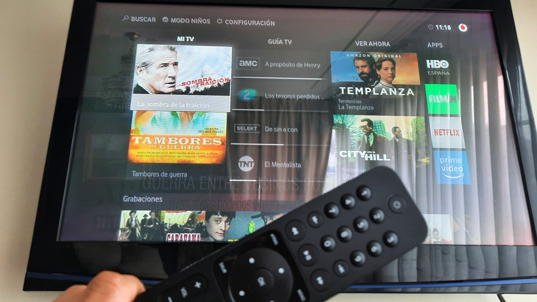 El Gobierno cede ante ERC: financiará la producción y el doblaje al catalán en Netflix