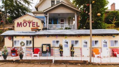 El fan de Schitt's Creek crea una miniatura de motel Rosebud de gran precisión
