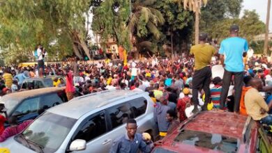 Protesta contra el resultado electoral en Gambia, este domingo en Banjul.