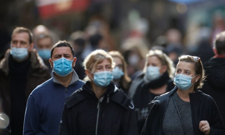 En Francia, la variante ómicron del coronavirus es ya la dominante