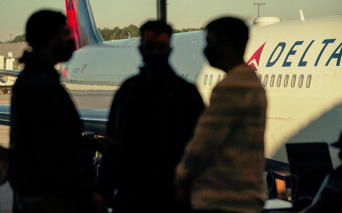 En Navidad, aerolíneas estadounidenses cancelan cientos de vuelos debido a ómicron