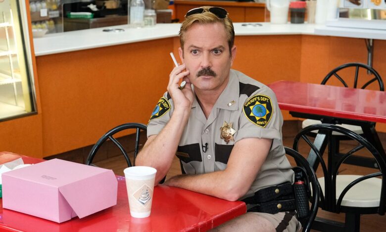 Entrevista a Lennon, Birdsong, Yarbrough & Garant: ¡RENO 911! La caza de QAnon