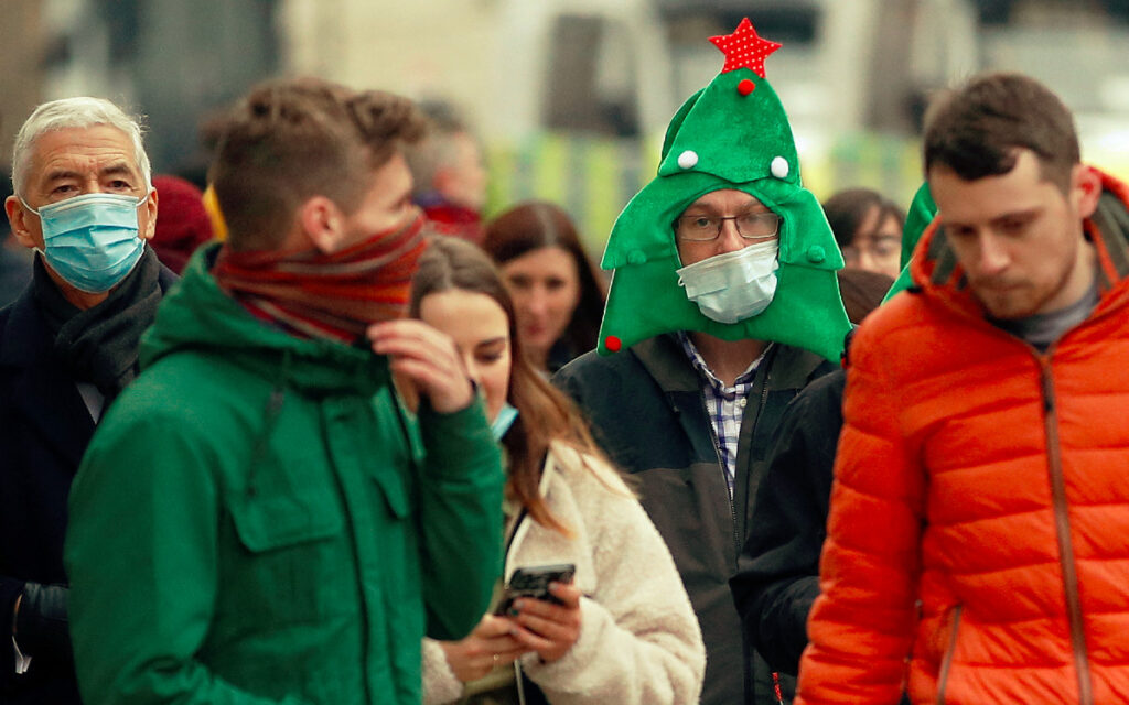 Expertos británicos urgen medidas más restrictivas; estiman gran aumento de contagios