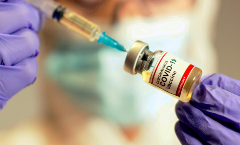 Farmacéuticas deben prepararse para ajustar vacunas tras aparición de ómicron: OMS