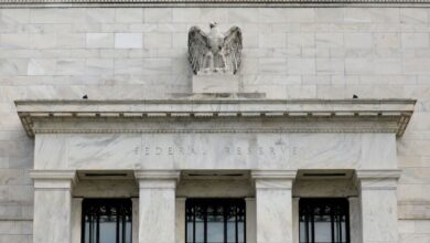 Fed ve tres alzas de tasas en 2022 en el comienzo de su lucha contra la inflación