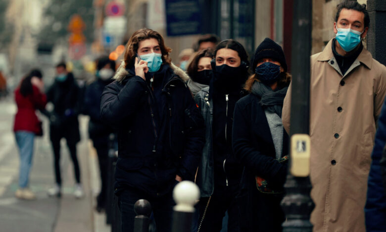 Francia supera por primera vez los 100 mil casos diarios de Covid-19