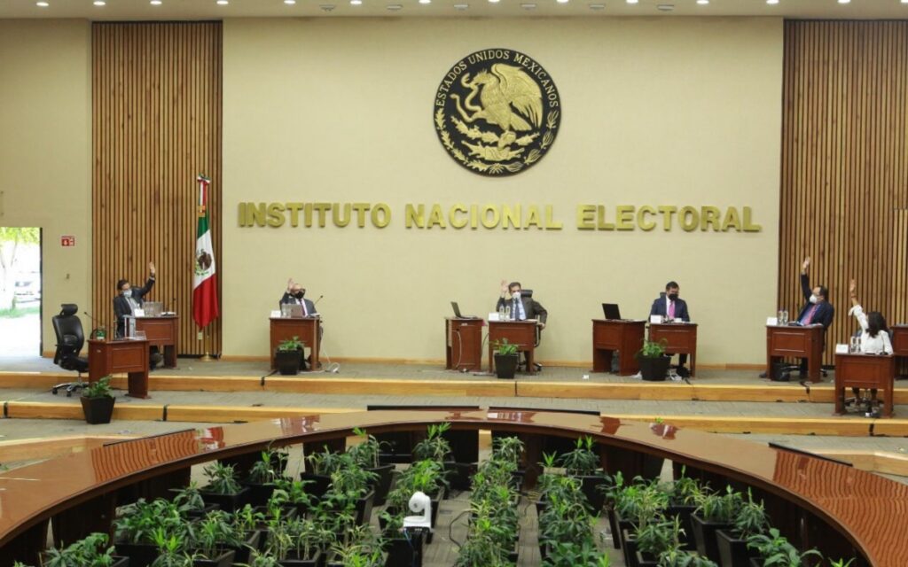 Frena Gutiérrez Luna denuncia penal contra consejeros del INE