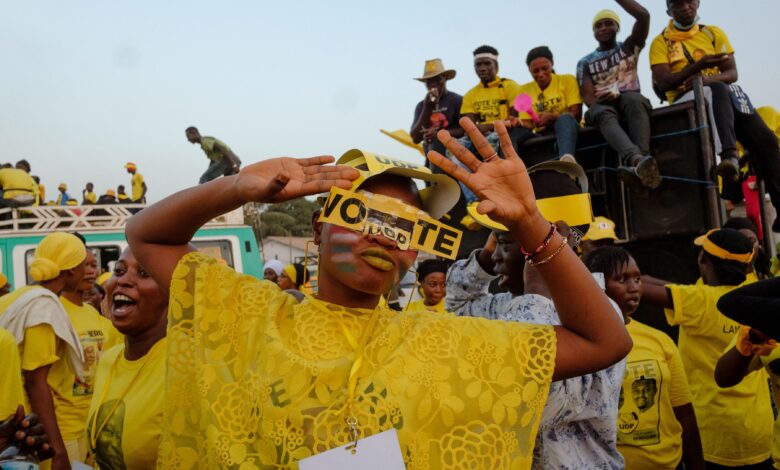 Gambia pone a prueba su joven democracia con unas reñidas elecciones