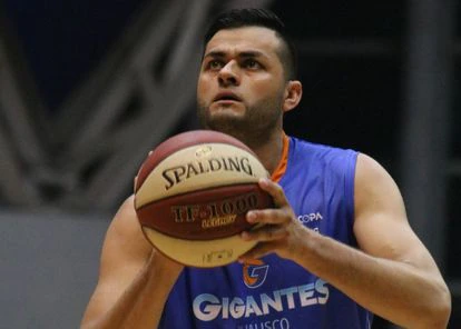 Hallado vivo y atado a un árbol Alexis Cervantes, el jugador de baloncesto que desapareció en Michoacán