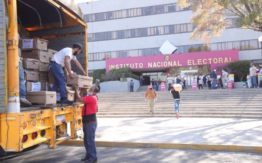 INE contabiliza 1.3 millones de firmas para revocación pero le falta revisar 2 mil cajas: informe preliminar