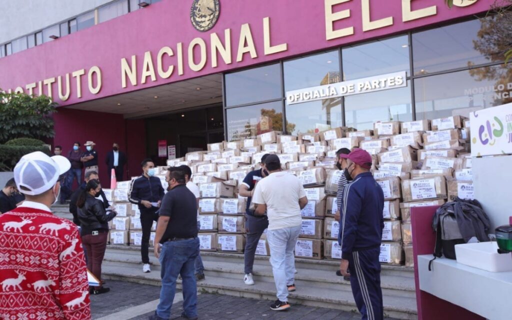 INE sesiona para retomar el proceso de revocación de mandato