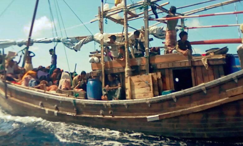 Indonesia dice que permitirá que rohinyás de embarcación varada soliciten refugio