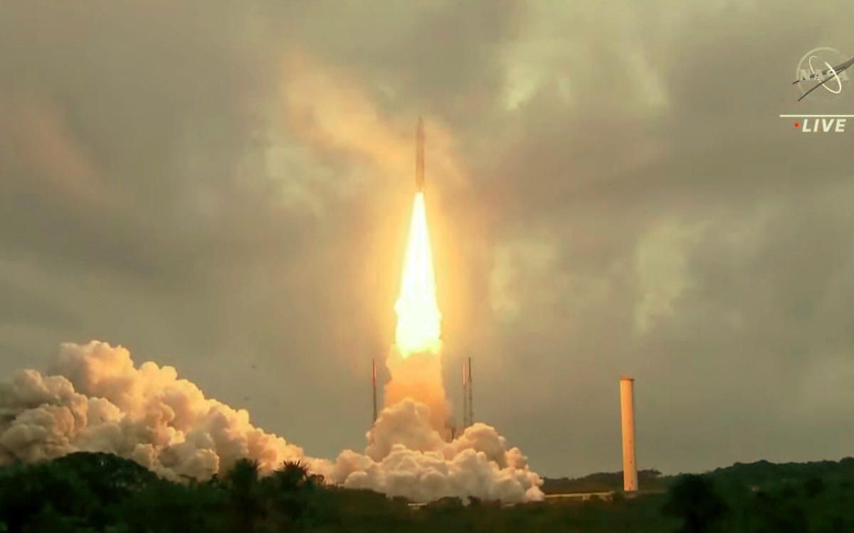 La NASA lanzó el telescopio espacial James Webb en una misión histórica | Video