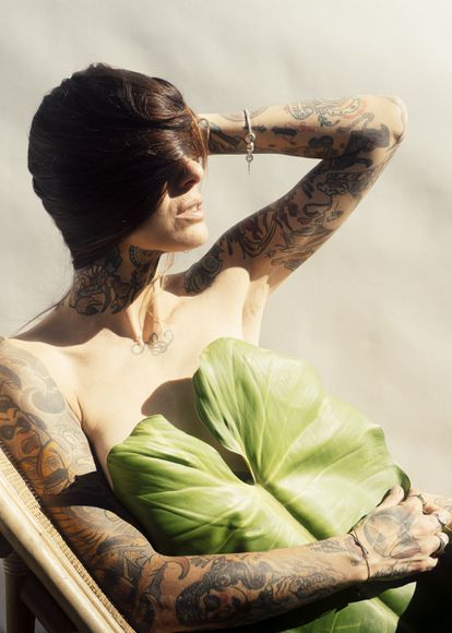 Nena Von Flow, retratada en su casa e invernadero en Nigrán (Pontevedra).