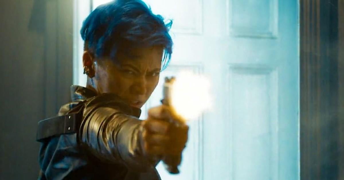 La estrella de Matrix Resurrections, Jessica Henwick, dijo que Rian Johnson estaba obligado a lanzarla en Knives Out 2