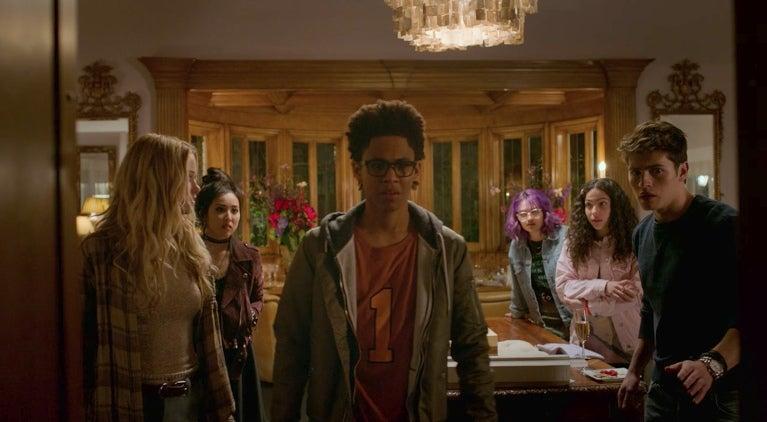 La estrella de Runaways, Greg Sulkin, revela por qué cree que Marvel realmente canceló la serie