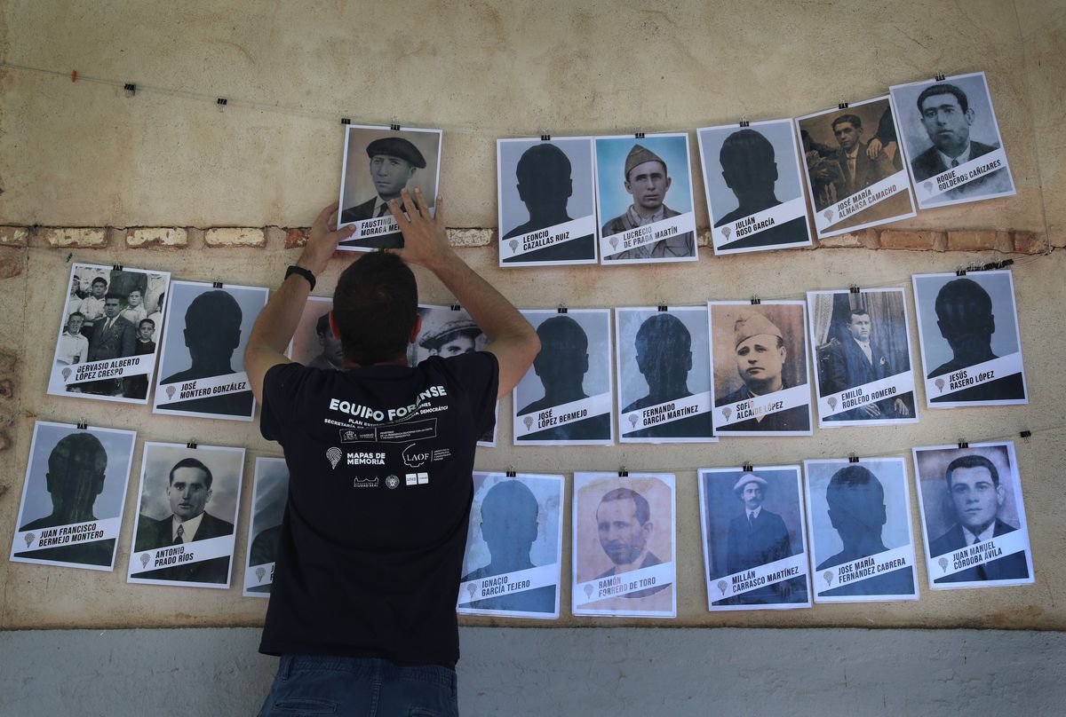 La historia de los rastreadores de la memoria silenciada