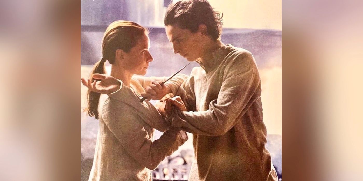 La imagen de la escena eliminada de Dune muestra a Lady Jessica sosteniendo un cuchillo en la garganta de Paul