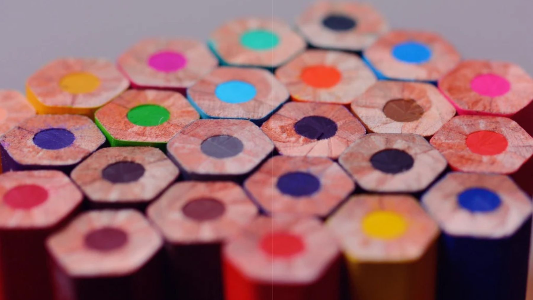 La razón por la que los lápices son hexagonales