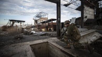 Rostislav Kasyanenko, comandante de una brigada motorizada del Ejército ucranio, en una zona de la fantasmal ciudad de Pisky, en la región de Donetsk.