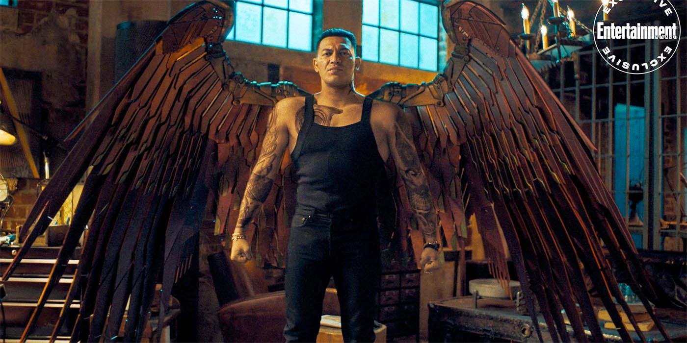 Las fotos del programa de Naomi revelan el primer vistazo al mentor alienígena de Hero