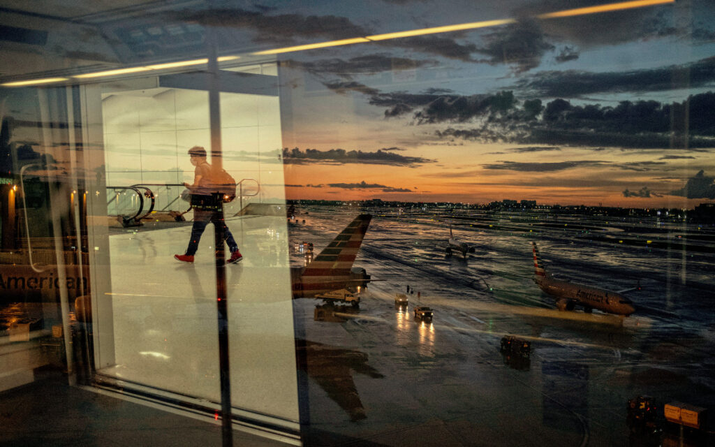 Líderes de la UE discuten política de viajes ante ómicron