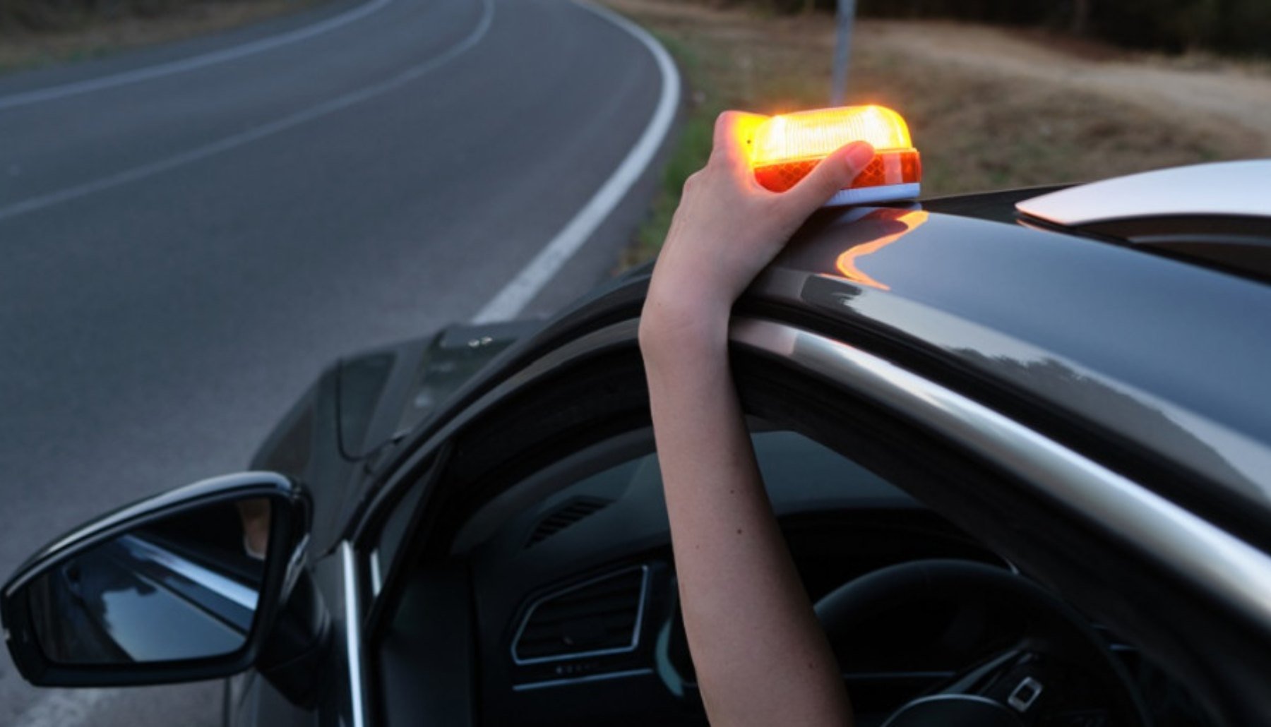 Luz V-16 de la DGT: Homologación y dónde comprarla