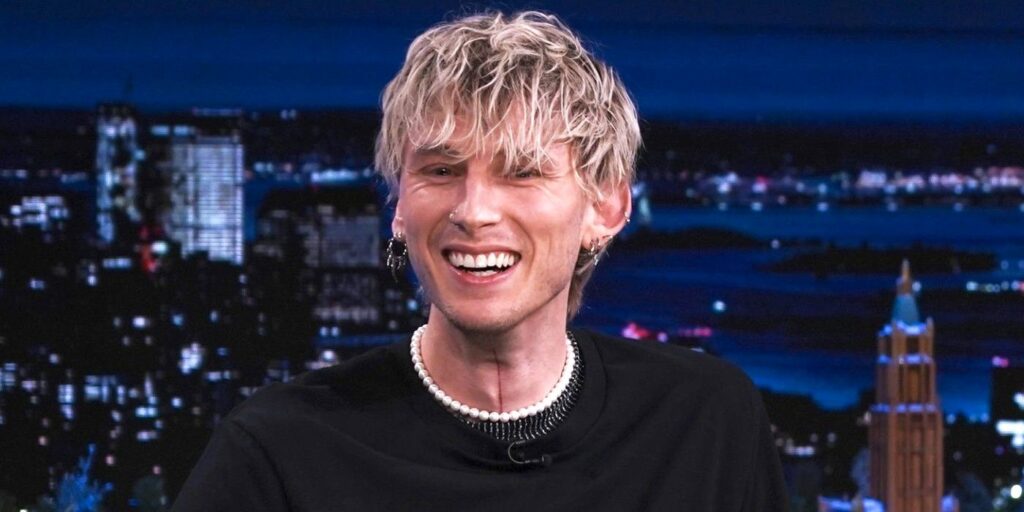 Machine Gun Kelly se apuñaló una vez para impresionar a Megan Fox