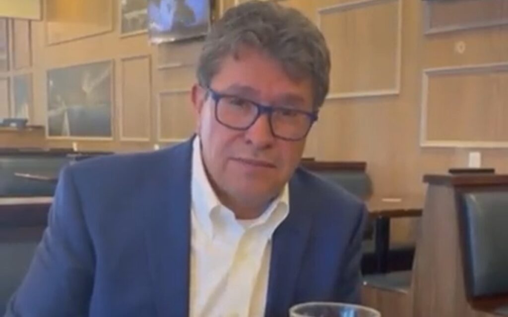 Monreal acude a Veracruz para cerrar filas con José Manuel del Río Virgen