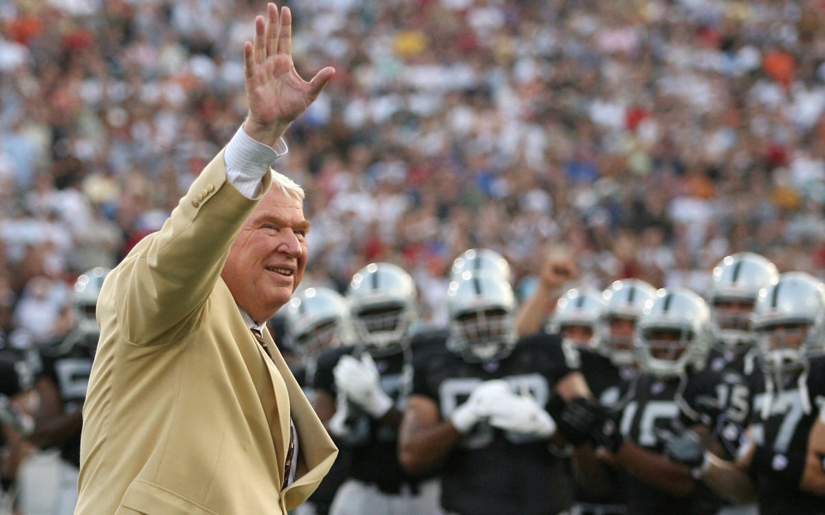 Muere John Madden, leyenda de la NFL, a los 85 años