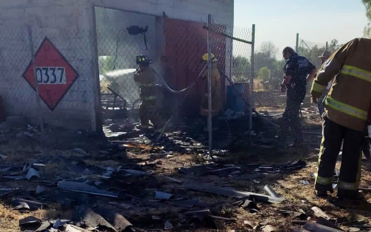 Muere una persona tras explosión de polvorín en Edomex