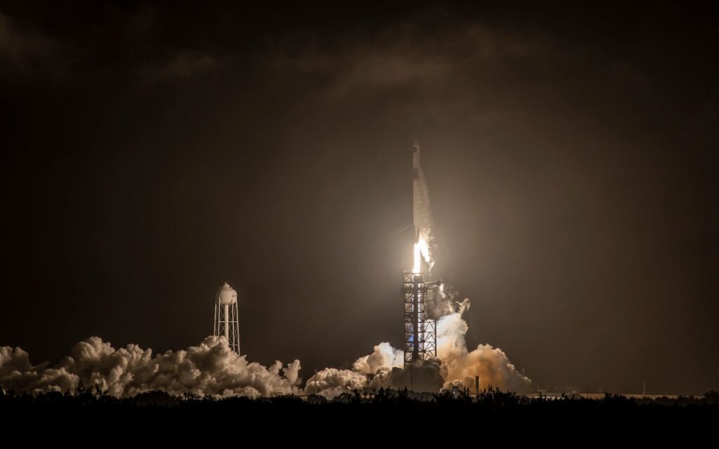 NASA y SpaceX llevan dulces navideños a la Estación Espacial Internacional | Videos