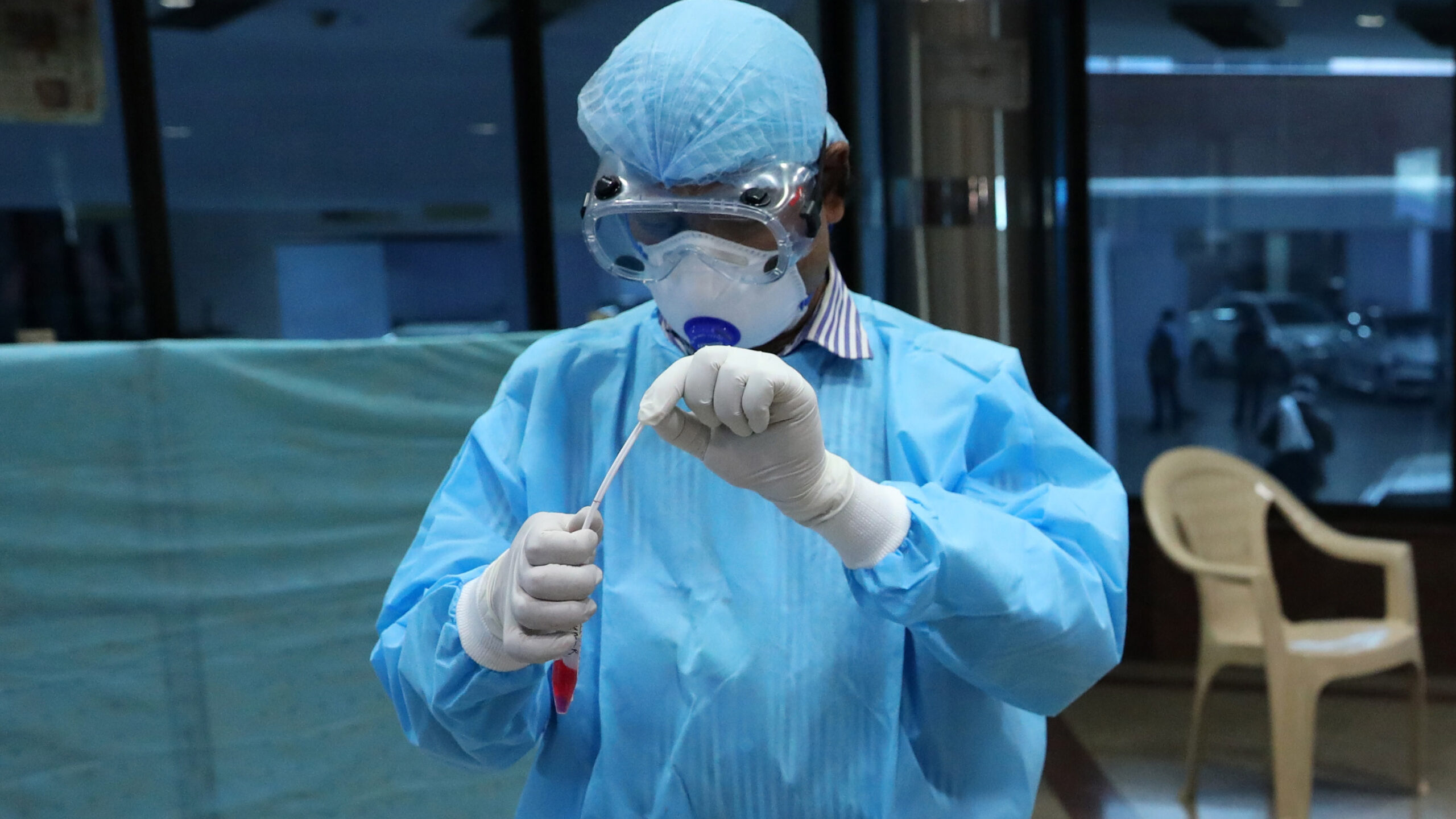 OMS: la variante Ómicron del COVID-19 se propagará como la Delta