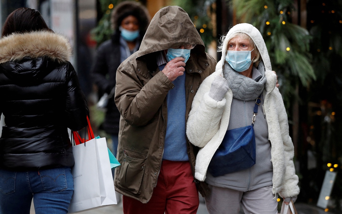 Ómicron presenta un riesgo global “muy alto”, pero los datos sobre su gravedad son limitados: OMS