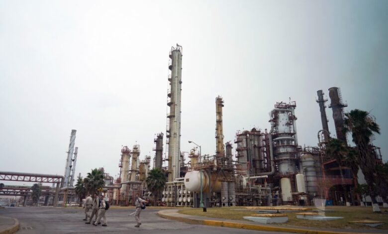 Pemex baja su meta de exportación de crudo para 2022