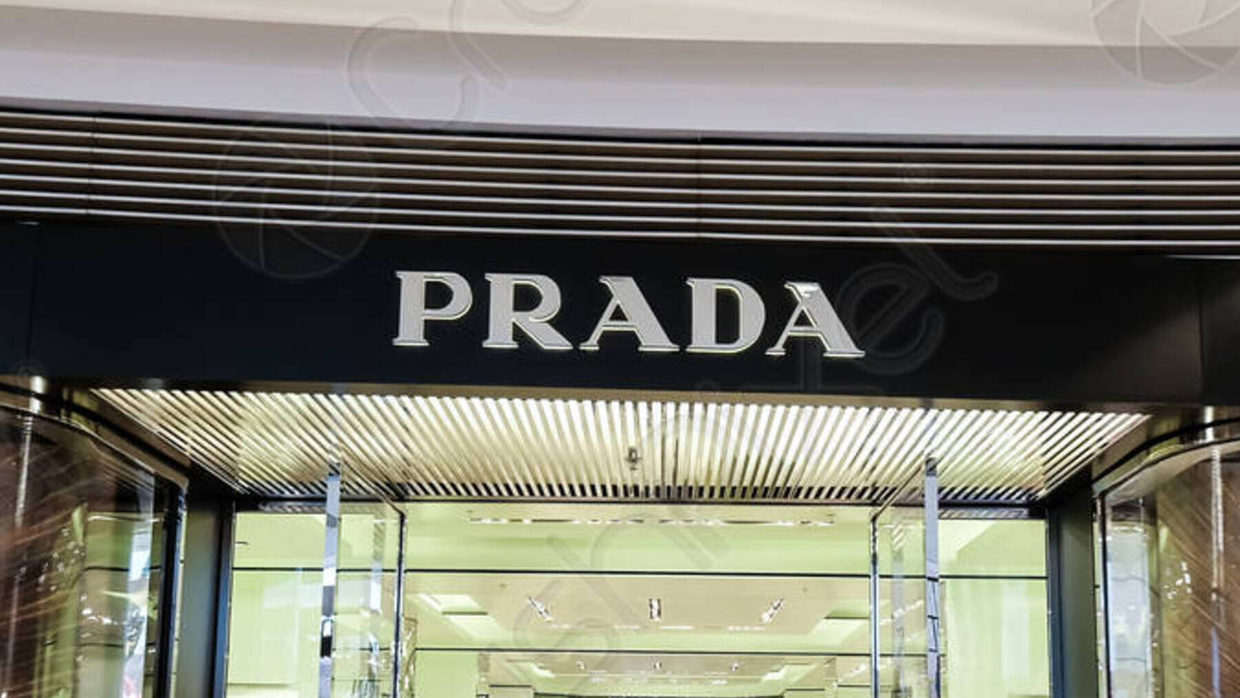 Prada, la firma fundada por una comunista