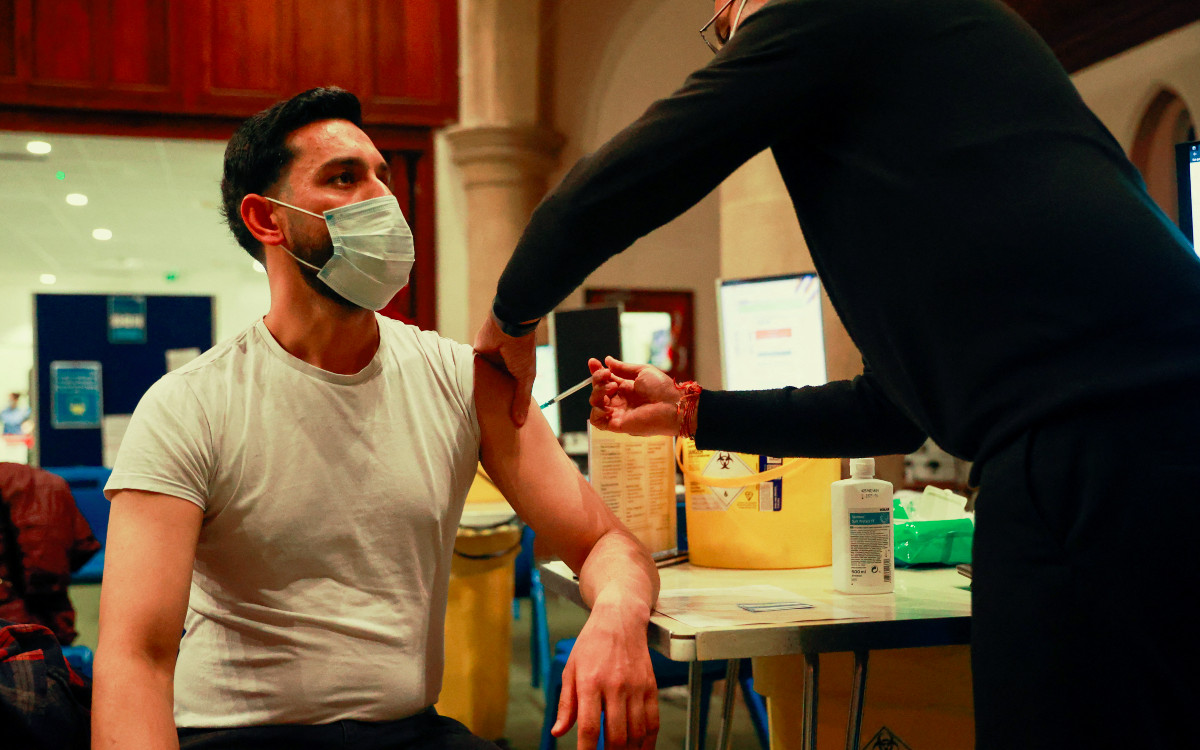 Pruebas sugieren una pequeña disminución de la eficacia de las vacunas anti-Covid: OMS