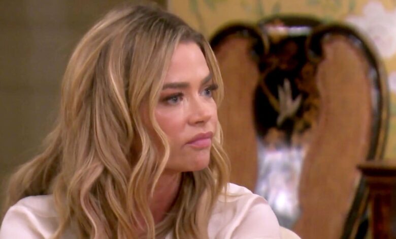 RHOBH: Denise Richards criticada por no usar mascarilla en vuelo